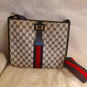 Authentic gucci shoulder/ crossbody bag